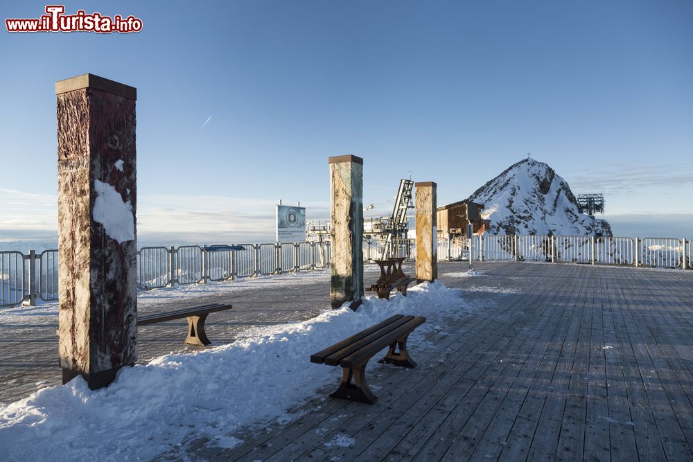 Immagine Ghiacciao di Hintertux dall'alto, Austria. Il panorama sulle Alpi di Zillertal è mozzafiato.