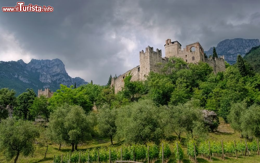 Immagine Giornata uggiosa ad Avio: il Castello di Sabbionara in Trentino