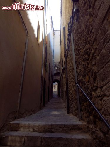 Immagine Girona, El Call: nel pieno centro storcio della città si trova El Call, che in passato fu il ghetto ebraico di Girona. Si tratta oggi di uno dei ghetti meglio conservati al mondo.