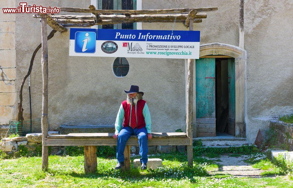 Immagine Giuseppe Spagnuolo, lo stoico abitante di Roscigno Vecchia - © Gimas / Shutterstock.com