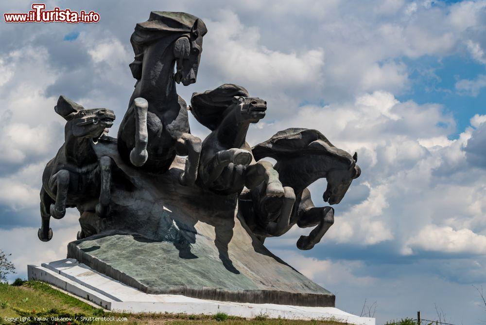 Immagine Gruppo scultoreo in ricordo della Guerra Civile (Tachanka) a Rostov-on Don, Russia - © Yakov Oskanov / Shutterstock.com
