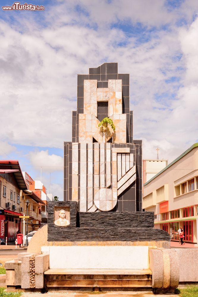 Immagine Helstone Monument nel centro di Paramaribo, Suriname - © Anton_Ivanov / Shutterstock.com