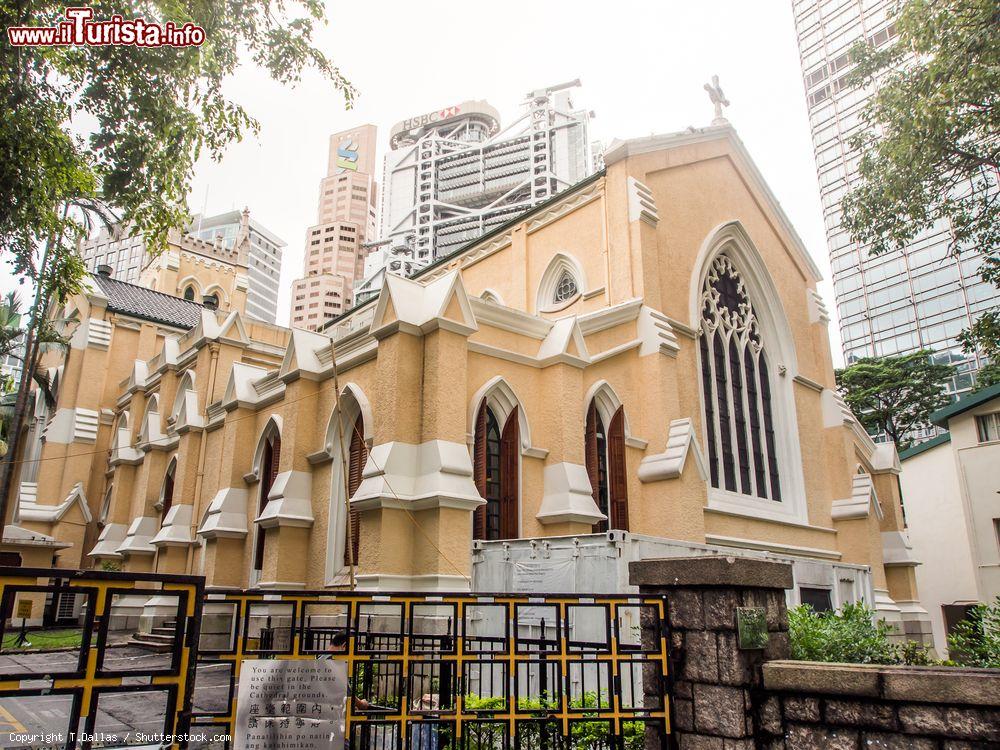 Immagine Hong Kong, Cina: la St.John's Cathedral è stata la prima chiesa cristina ad essere costruitain città. Risale al 1849 - © T.Dallas / Shutterstock.com