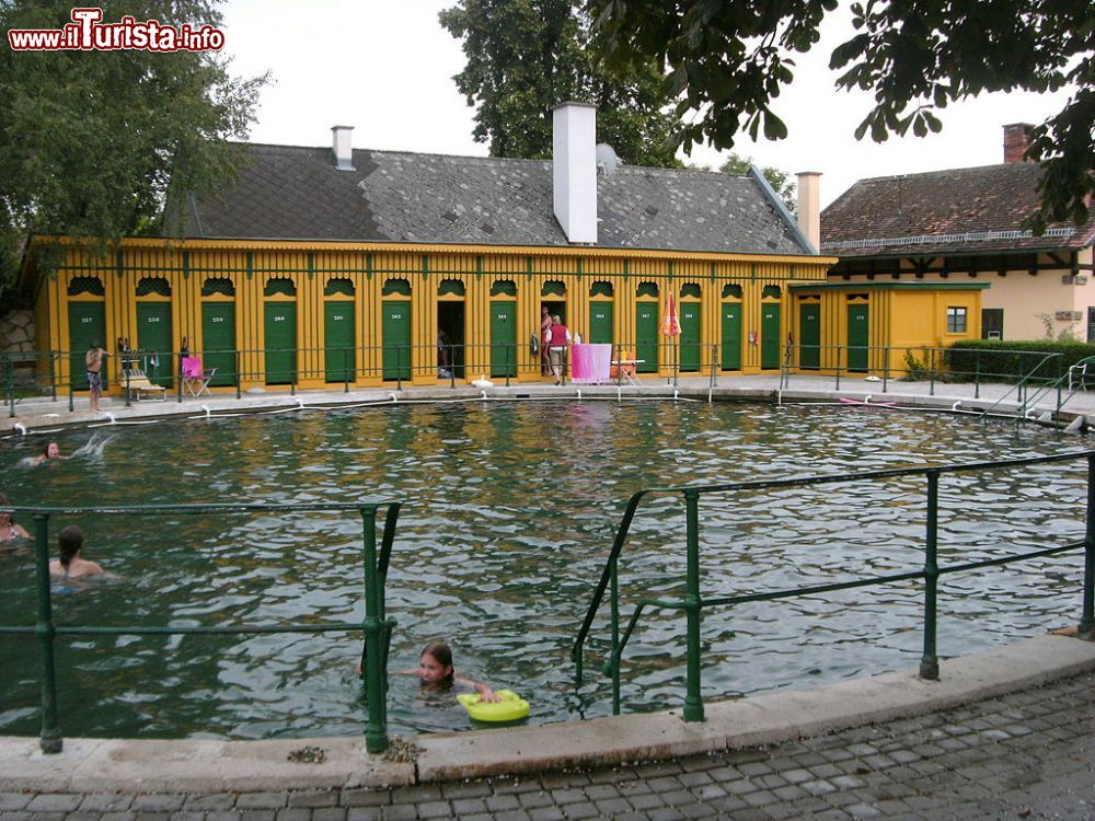 Immagine I bagni femminili alle terme di Bad Fischau in Bassa Austria