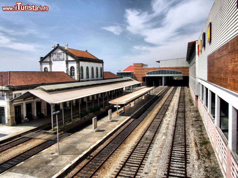 Immagine I binari della stazione di Viana do Castelo, Portogallo.