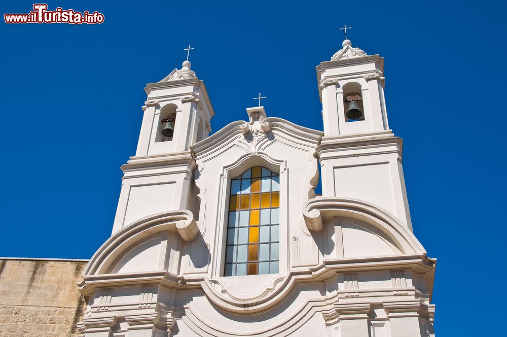 Immagine I campanili della chiesa di San Giuseppe a Barletta, Puglia.