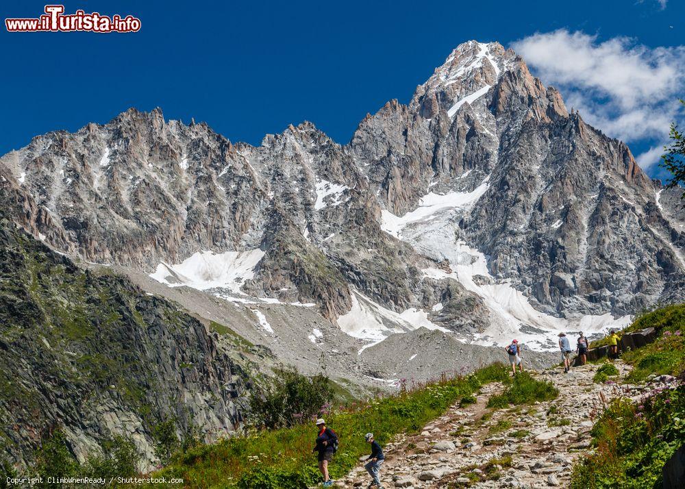 Immagine I monti Aiguilles d'Argentiere nelle Alpi sopra il ghiacciaio, Francia. E' una popolare destinazione per camminatori e scalatori - © ClimbWhenReady / Shutterstock.com