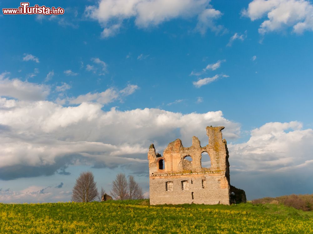 Immagine I resti degli edifici romani di Anguillara Sabazia, Lazio.