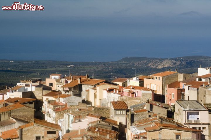 Immagine i tetti del borgo di Cuglieri, costa occidentale della Sardegna