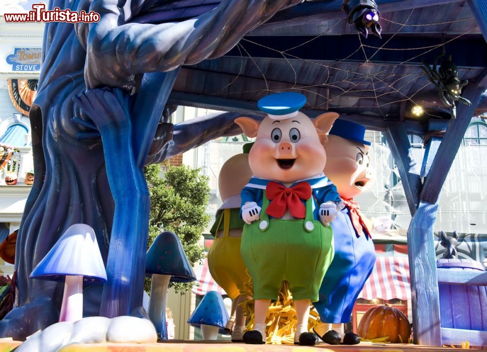 Immagine I Tre Porcellini alla parata di Disneyland a Parigi - © news.disneylandparis.com