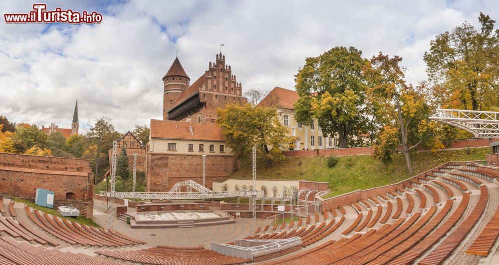 Immagine Il bell'anfiteatro nei pressi del castello di Olsztyn, Polonia.