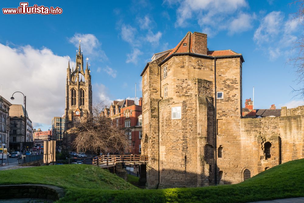 Immagine Il Black Gate di Newcastle upon Tyne, Inghilterra. Innalzata fra il 1247 e il 1250 sotto il regno di Enrico III°, la Porta Nera è stata l'ultima aggiunta alla difesa del castello medievale.