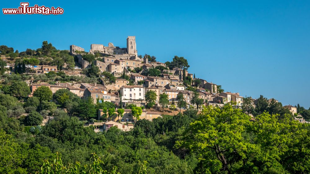 Immagine Il borgo arroccato di Lacoste in Francia