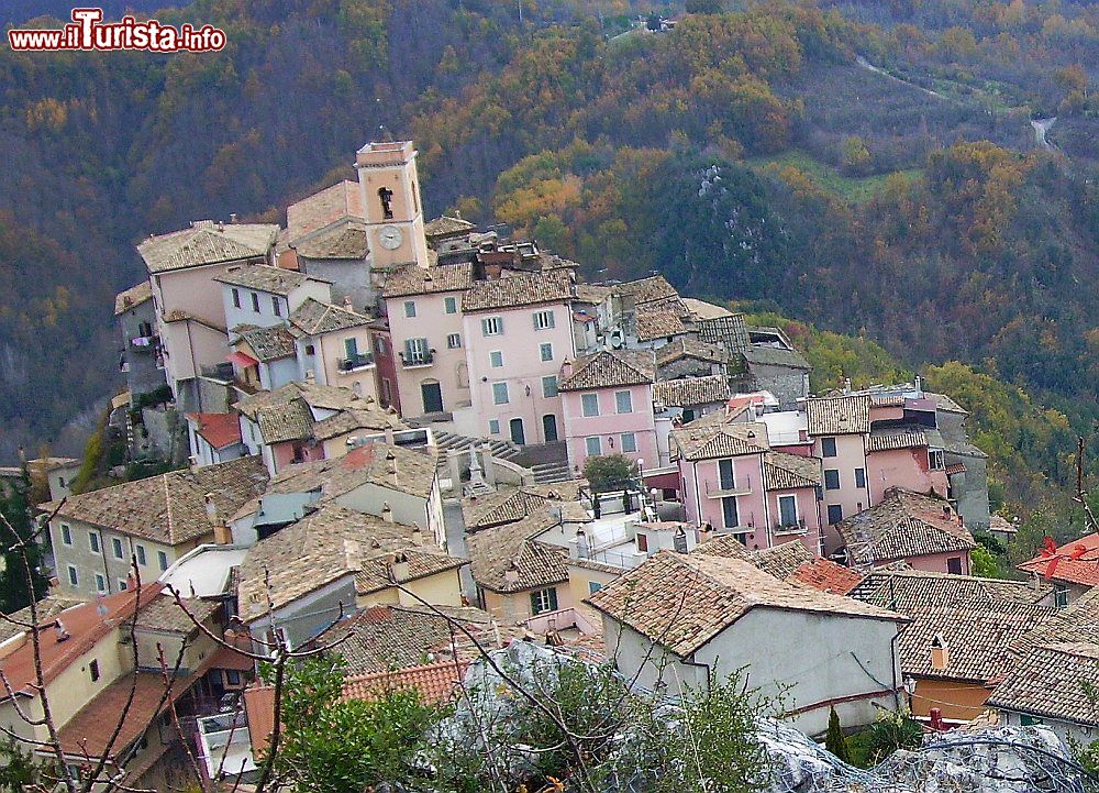 Immagine Il borgo di Canterano fotografato dal Monte Ruffo nel Lazio. - © Flycity2 - CC BY-SA 4.0, Wikipedia