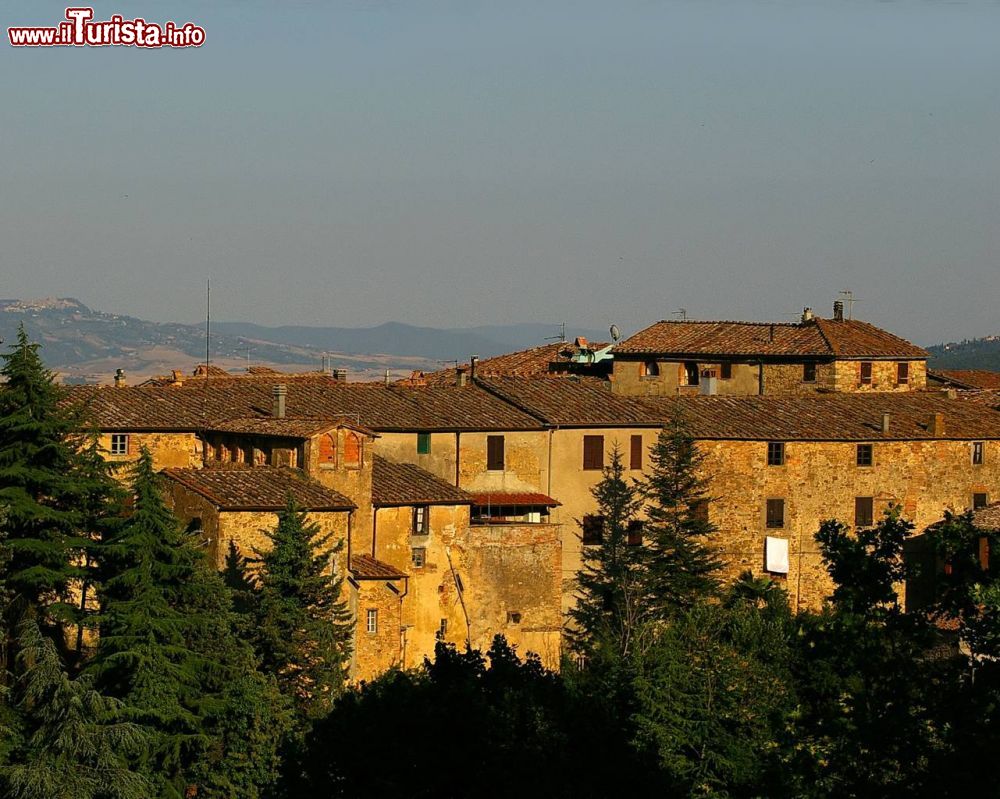 Immagine Il borgo di Chianni in Valdera, provincia di pisa (Toscana) - © Eric Perrone, CC BY 2.0, Wikipedia