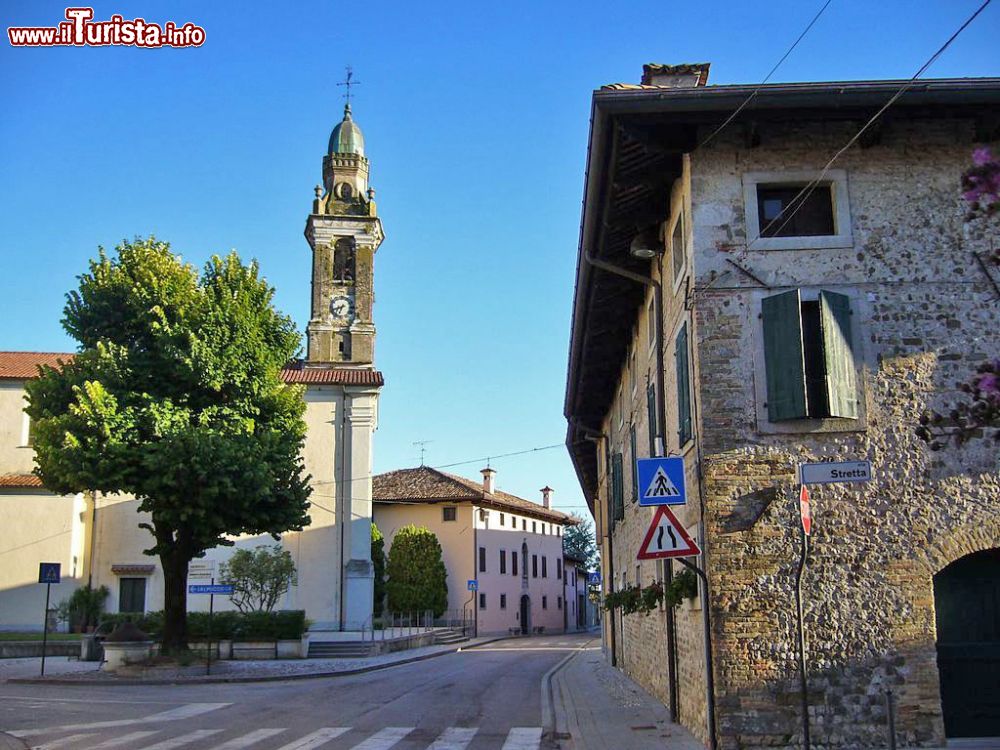 Immagine Il borgo di Clauiano in Friuli Venezia Giulia - © Alecobbe - CC BY-SA 4.0, Wikipedia