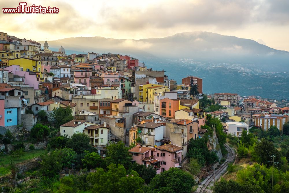 Immagine Il borgo di Lanusei in Sardegna tra le montagne della Barbagia