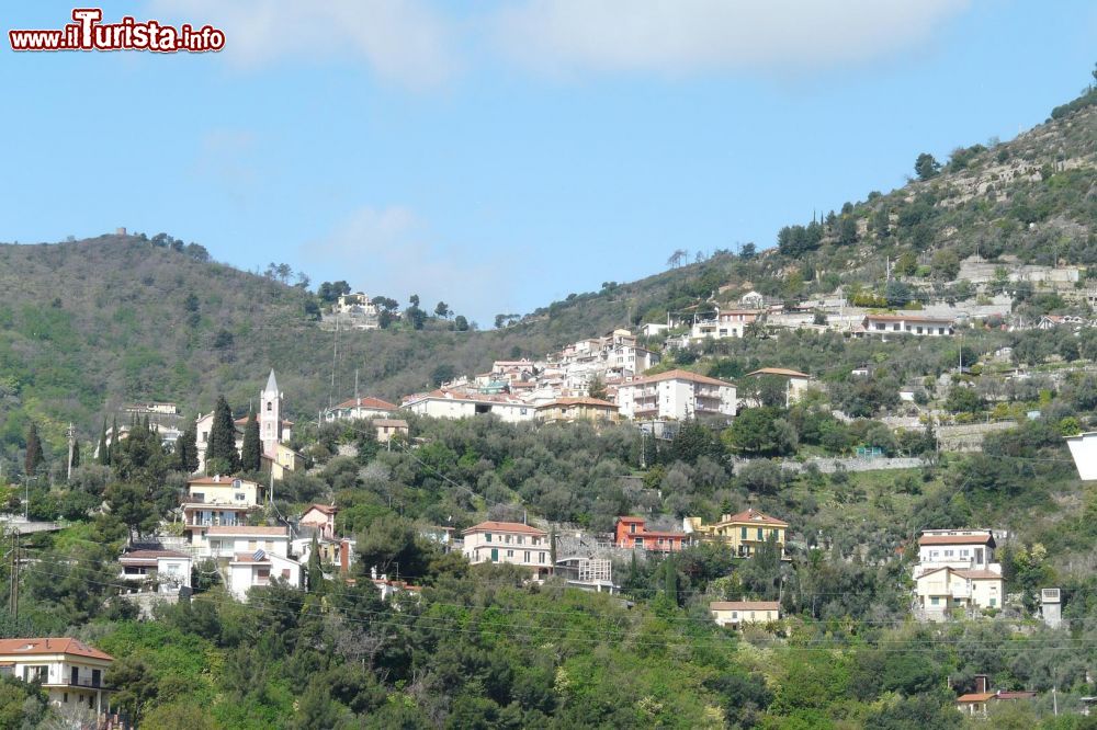 Immagine Il borgo di Moglio, frazione di  Alassio sulla riviera ligure