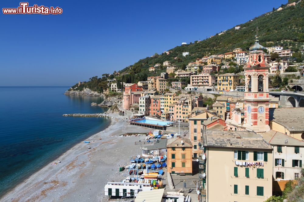 Immagine Il borgo e la spiaggia di Sori in Liguria, Riviera di Levante