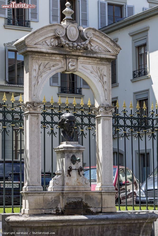 Immagine Il busto in bronzo del pianista polacco Ignacy Paderewski (1860-1941) a Vevey, cantone Vaud, Svizzera. A realizzare la statua di questo compositore e uomo politico fu lo scultore di Zurigo  Friedrich Alphons Magg vissuto fra il 1891 e il 1967 - © marekusz / Shutterstock.com