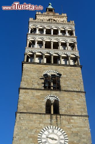 Immagine Il campanile della Cattedrale di San Zeno a Pistoia, Toscana - La si intravede da quasi tutta Pistoia: la torre campanaria di San Zeno deve essere stata da sempre un prezioso punto di riferimento © Claudio Giovanni Colombo / Shutterstock.com