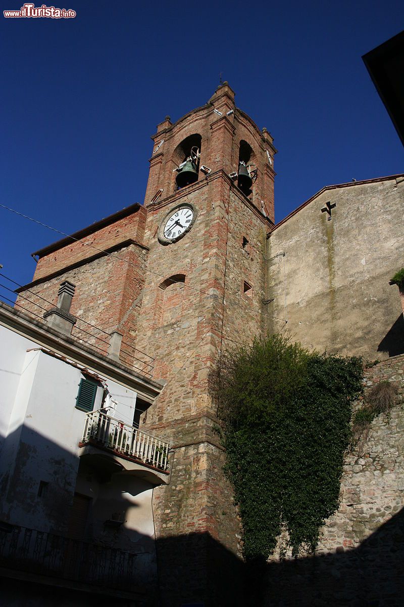 Immagine Il massiccio campanile della Chiesa di San Donato a Terricciola - © Mongolo1984 - CC BY-SA 3.0, Wikipedia