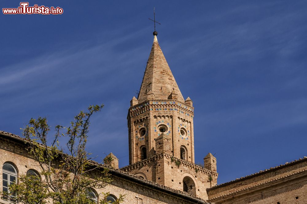 Immagine Il campanile della chiesa di Sant'Agostino a Penne, provincia di Pescara, Abruzzo.