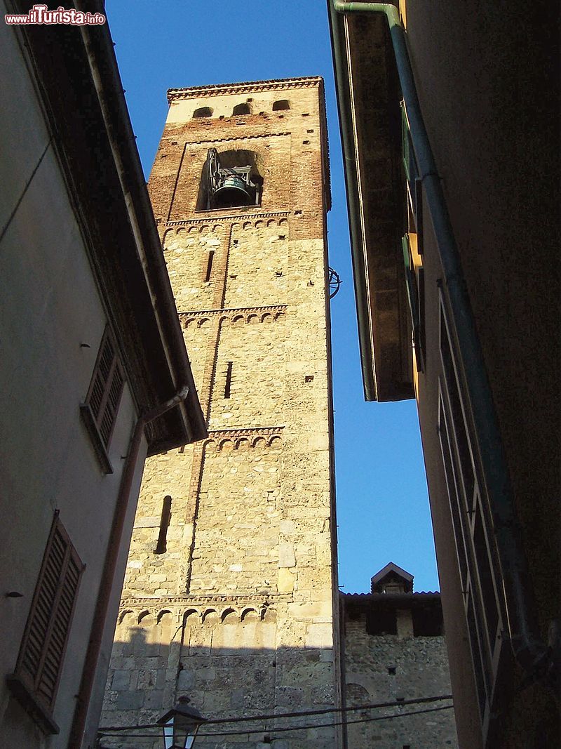 Immagine Il campanile della chiesa di Santo Stefano a Vimercate, Lombardia. Datato attorno al XIII° secolo, spicca nel centro storico del paese CC BY 2.5, Collegamento