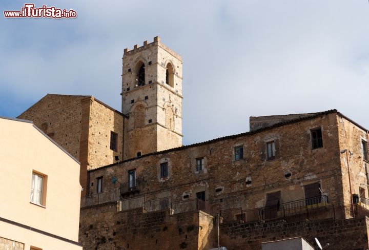 Immagine Il campanile della vecchia chiesa di Piazza Armerina, Sicilia - © slavapolo / Shutterstock.com