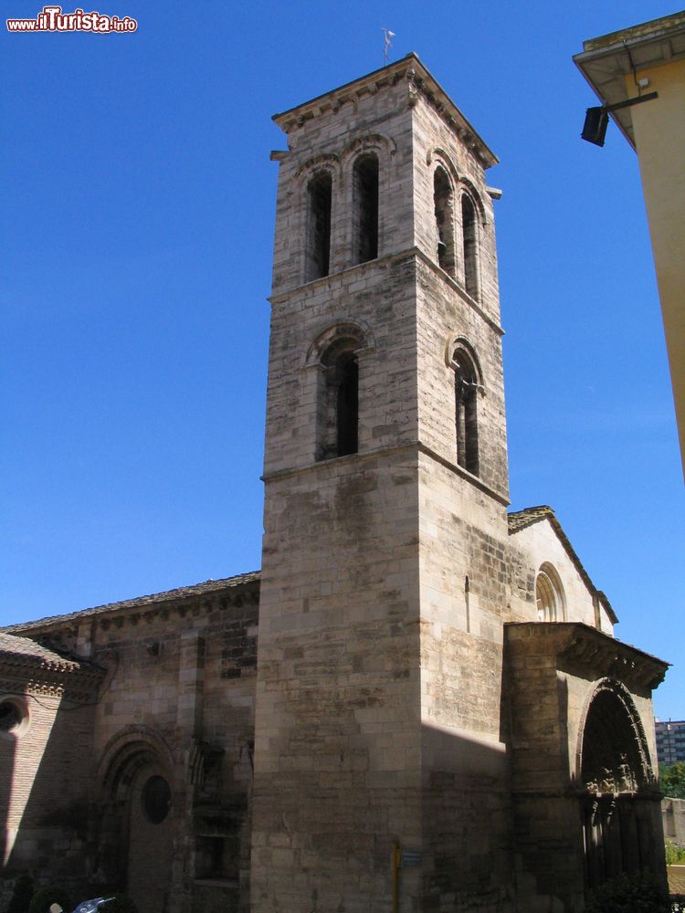 Immagine Il campanile di una chiesa nella cittadina di Tudela, Spagna.