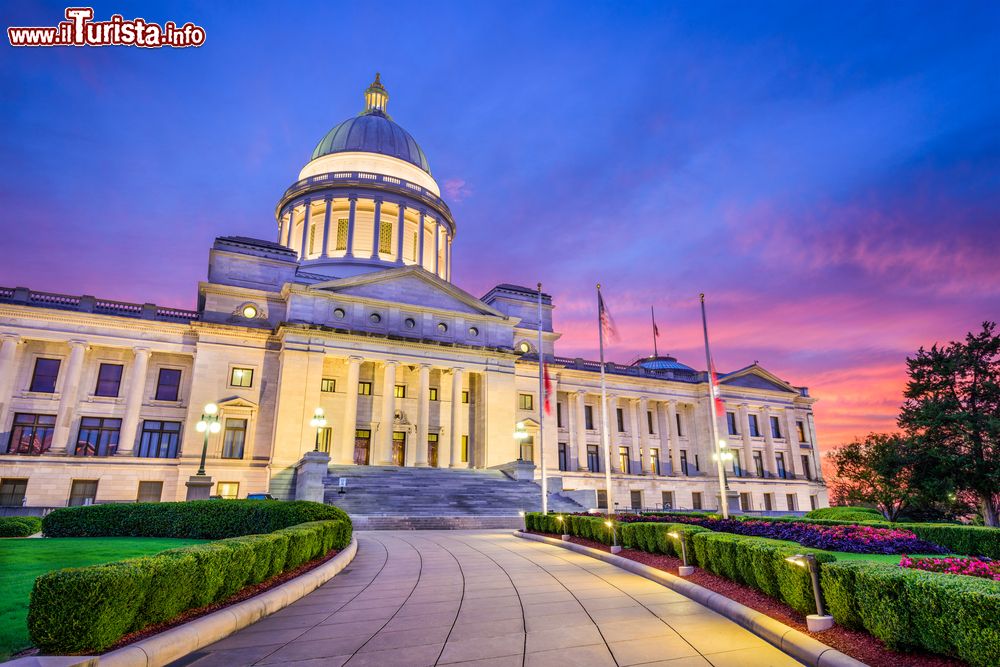 Immagine Il Campidoglio di Little Rock, Arkansas, USA, al crepuscolo.