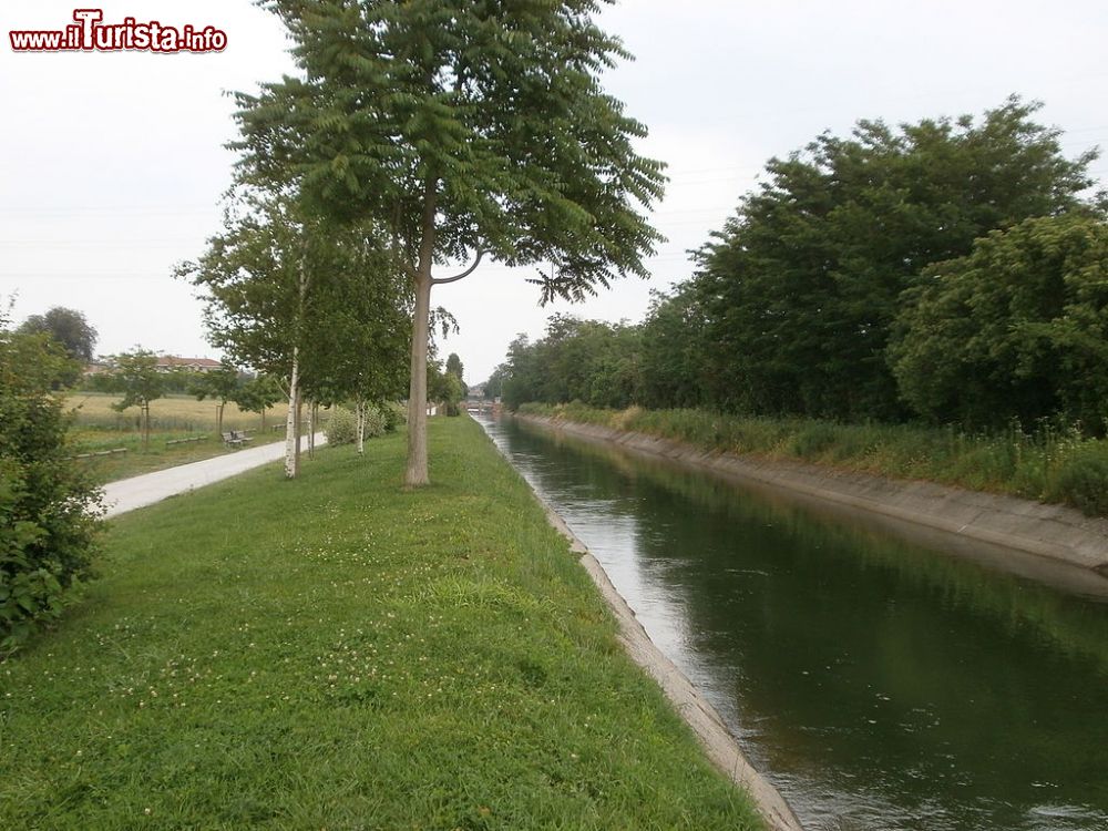 Immagine Il Canale Villoresi nei pressi di Paderno Dugnano in Lombardia - © Stefano Stabile, CC BY-SA 3.0, Wikipedia