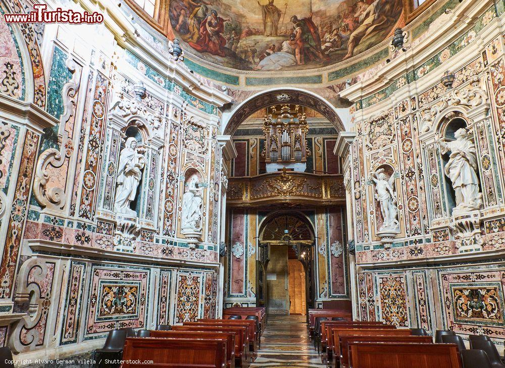 Immagine Il cappellone di San Cataldo nell'omonima cattedrale a Taranto, Puglia. E' riccamente decorato da affreschi e sculture sia sulle pareti che sul soffitto - © Alvaro German Vilela / Shutterstock.com