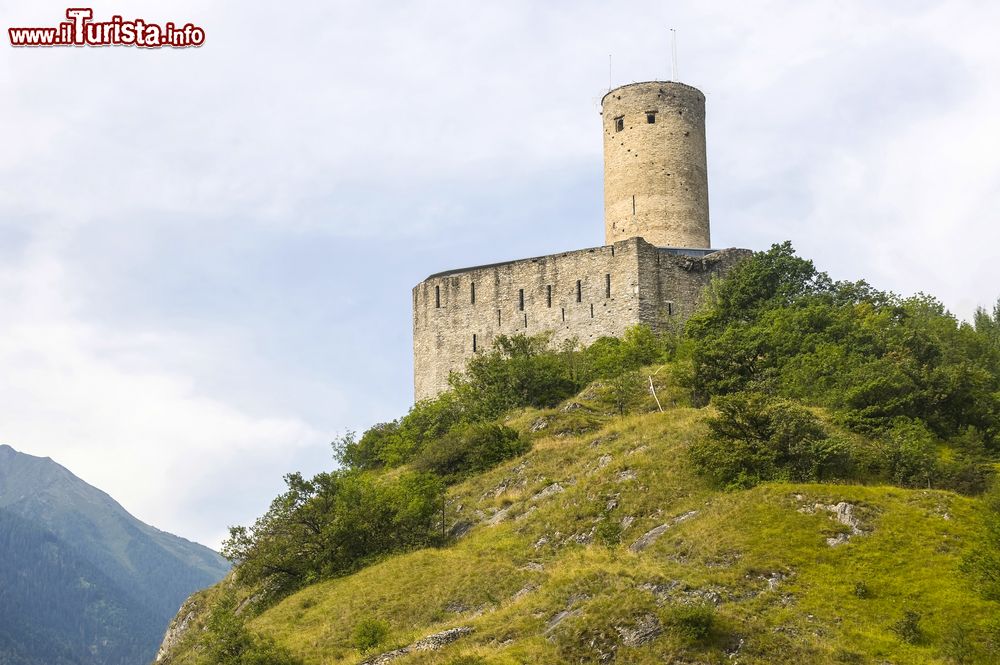Immagine Il Castello  de la Batiaz domina il borgo di Martigny in Svizzera
