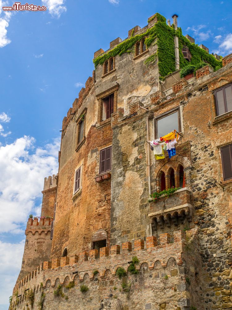 Immagine il castello che si erge nel territorio di Montalto di Castro sulle coste del Lazio