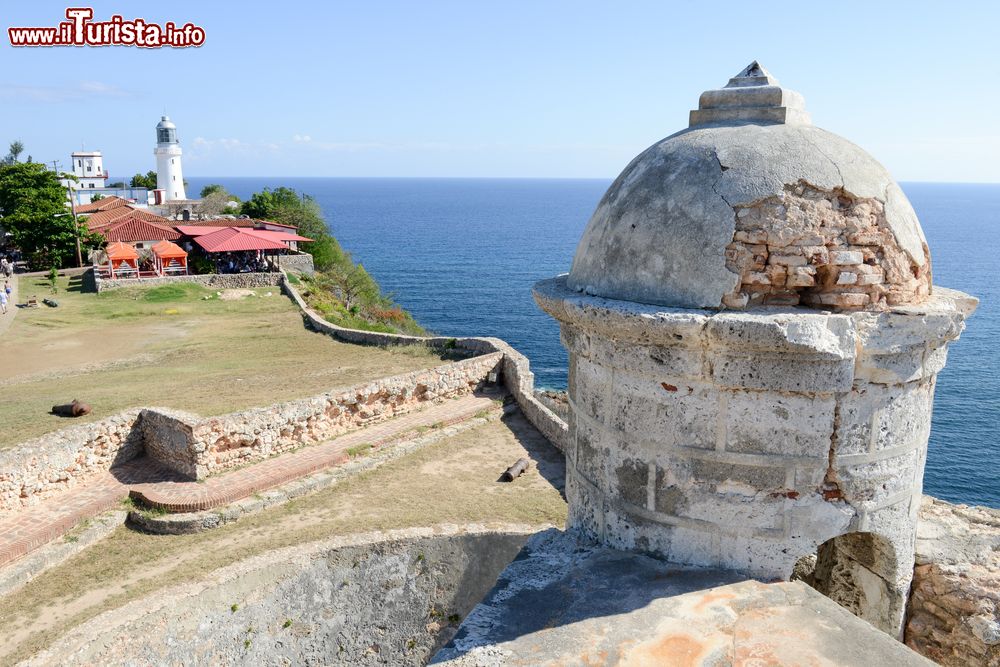 Immagine Il castello de El Morro a Santiago de Cuba domina la costa meridionale del paese affacciata sul Mar dei Caraibi.