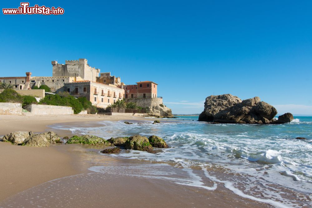 Immagine Il Castello di Falconara  sulla costa di Sutera in Sicilia