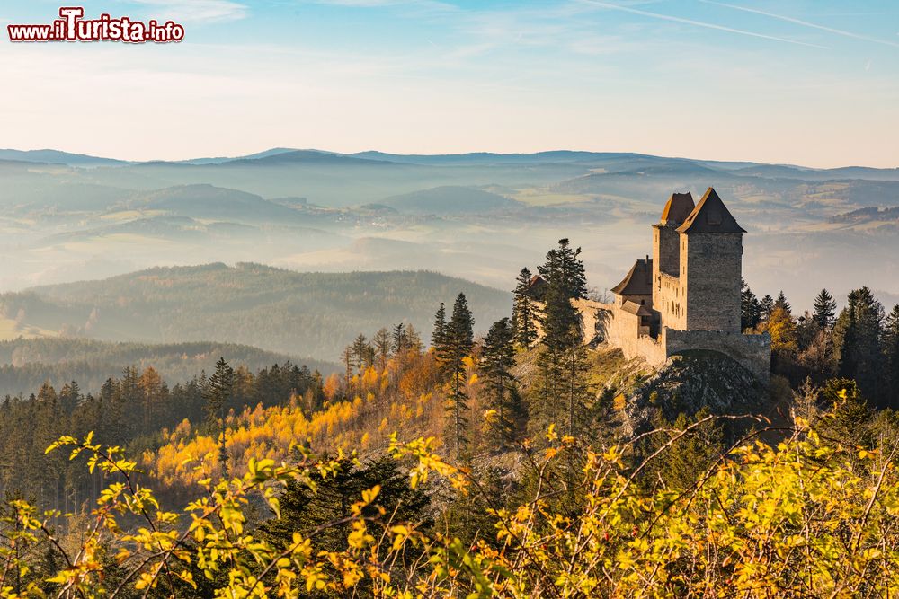 Immagine Il castello di Kasperk in Boemia, fotografato dal belvedere Pusty Hradek