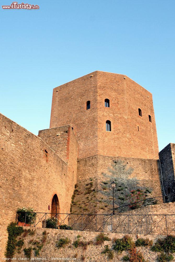 Immagine Il Castello di Montefiore Conca in Romagna, fotografato al tramonto - © claudio zaccherini / Shutterstock.com