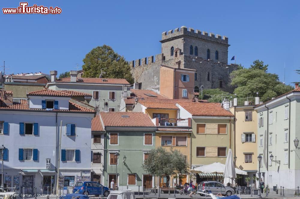 Immagine Il castello di Muggia vicino a Trieste, Friuli Venezia Giulia - © Cortyn / Shutterstock.com