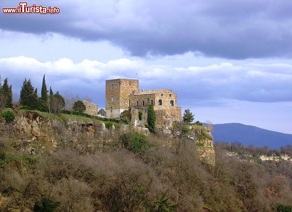 Immagine Il Castello di Seppie a Lubriano nel Lazio  - © Tizio83 -  CC BY-SA 3.0, Wikipedia