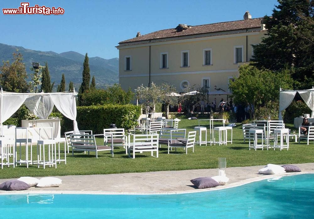 Immagine Il Castello Ducale: una dimora storica a Castel Campagnano, ora sede di hotel di lusso