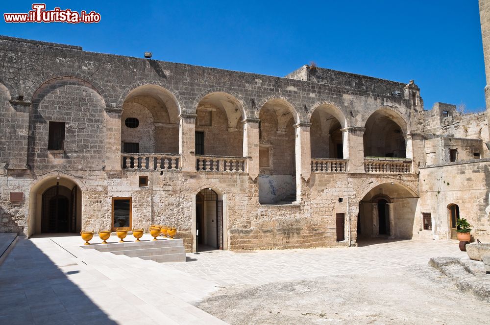 Immagine Il Castello Episcopio a Grottaglie ospita il Museo della Ceramica