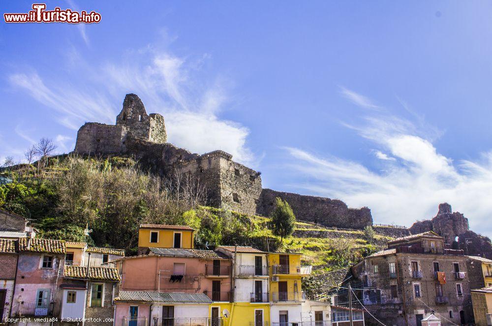 Immagine Il Castello Normanno domina il centro storico di Lamezia Terme in Calabria - © vmedia84 / Shutterstock.com