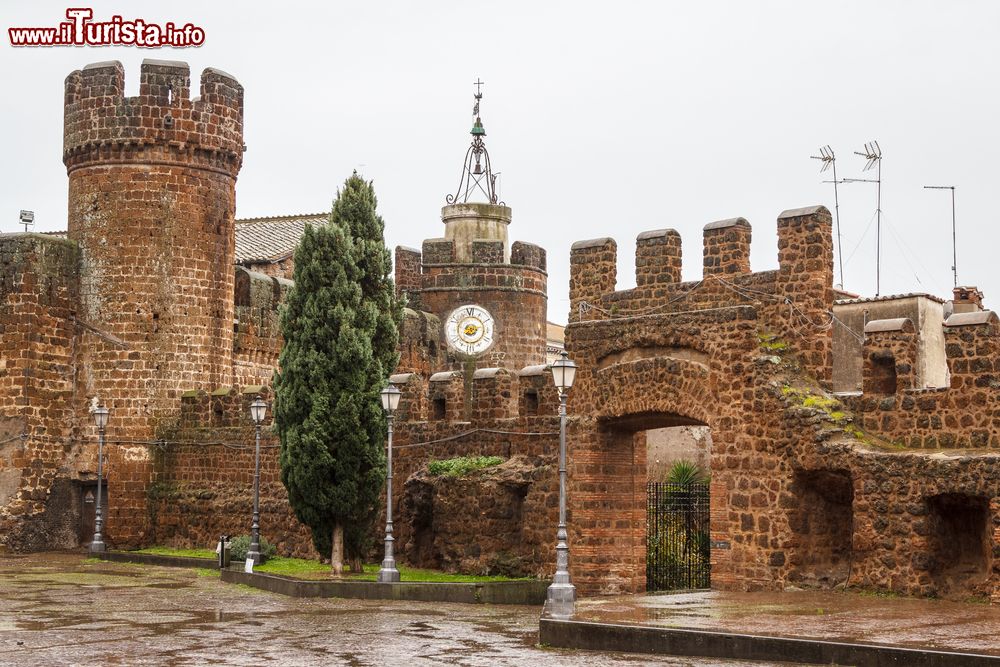 Immagine Il Castello Ruspoli, di epoca medievale, in centro a Cerveteri, nel Lazio