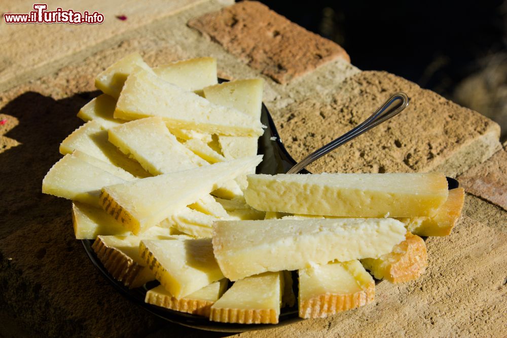 Immagine Il celebre formaggio Canestrato, il prodotto tipico di Moliterno in Basilicata