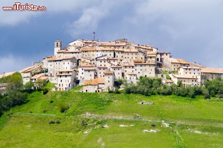 Immagine Il centro abitato di Castelluccio di  Norcia, prima del terremoto del 2016 - © Fotografiche / Shutterstock.com