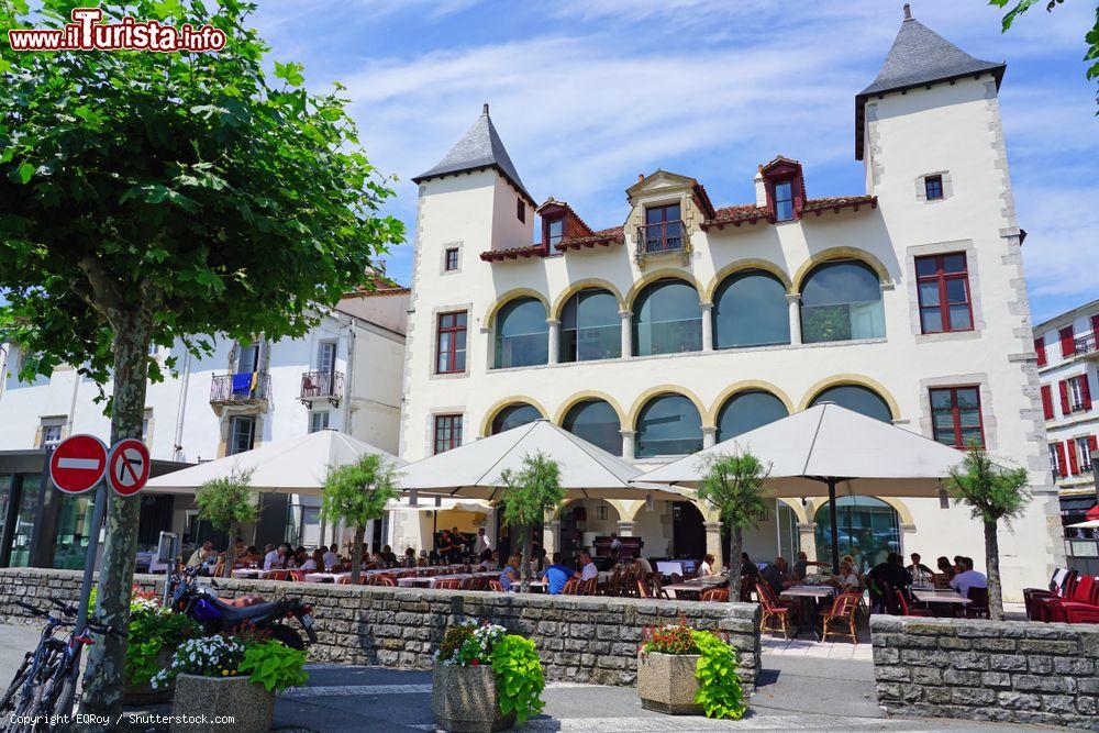 Immagine Il centro del villaggio di Saint-Jean-de-Luz, Nuova Aquitania (Francia) - © EQRoy / Shutterstock.com