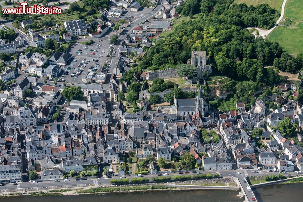 Immagine Il centro di Montrichard, Indre-et-Loire (Francia), visto dall'aereo.