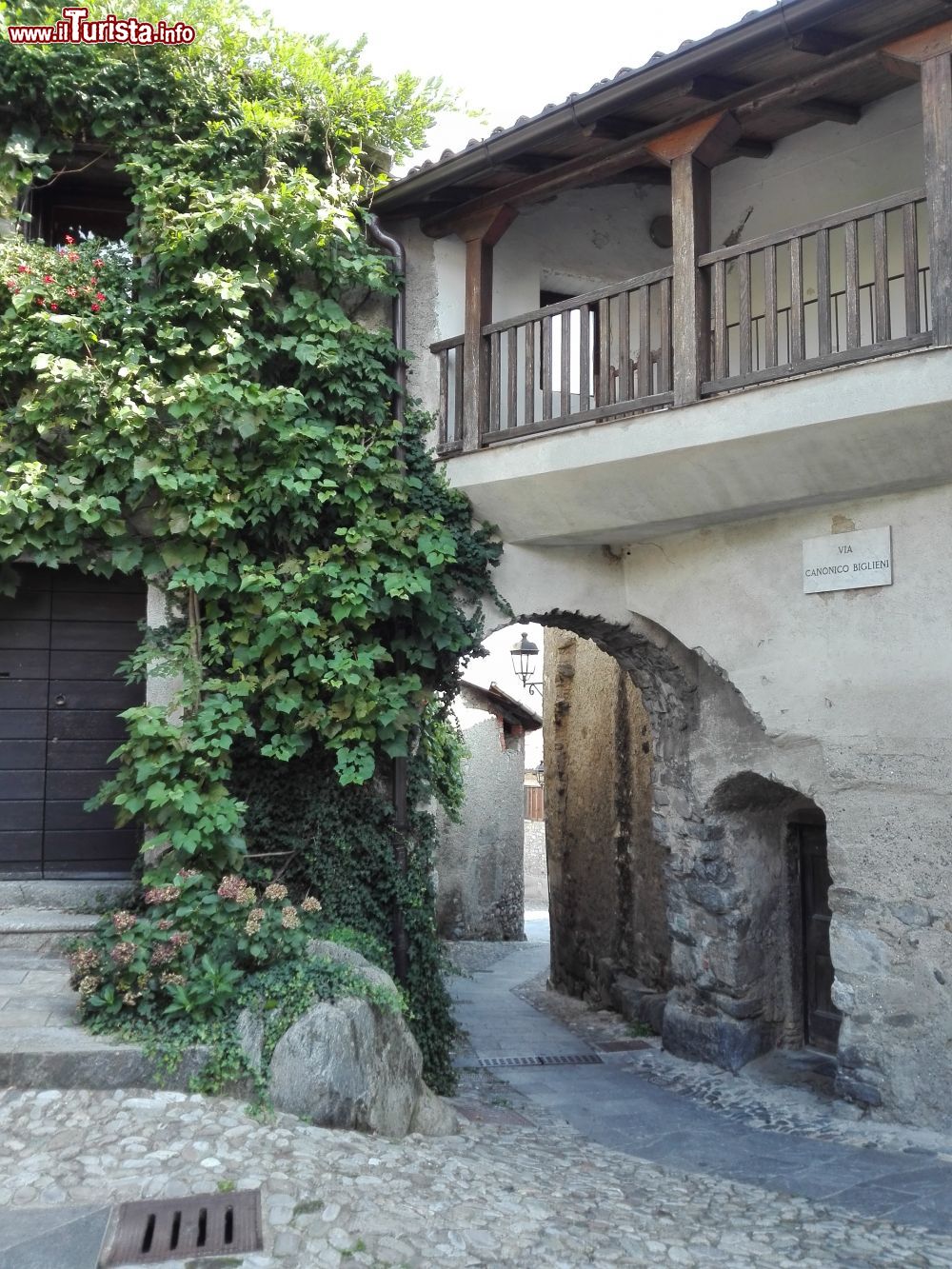 Immagine Il centro storico di Caglio: siamo in via Biglieni